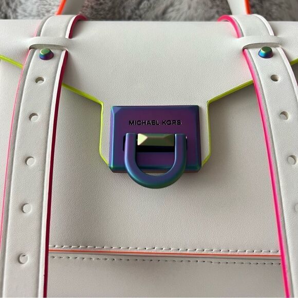 MICHAEL KORS Manhattan Medium Contrast-Trim Leather Satchel. - Picture 6 of 16